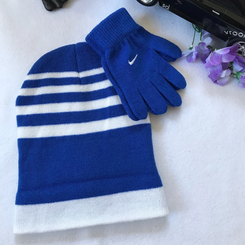 Nike NWOT Beanie with Gloves Set Youth OS (8/20) - Picture 3 of 7